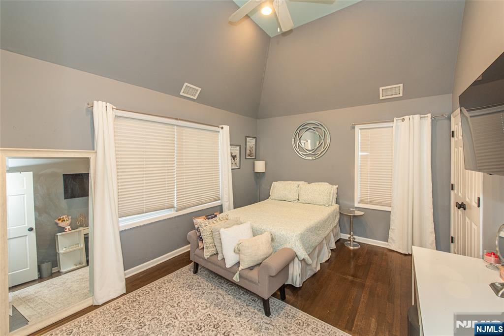 18 Stonycroft Road Wayne, NJ 07470 - Photo 21 of 40 a bedroom with a bed and a window