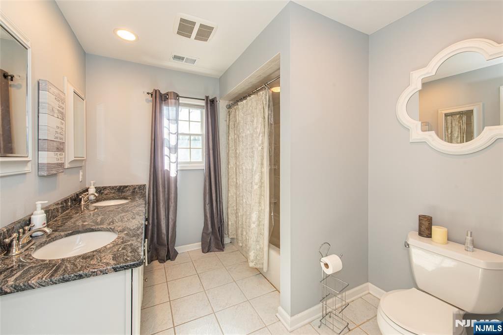 18 Stonycroft Road Wayne, NJ 07470 - Photo 23 of 40