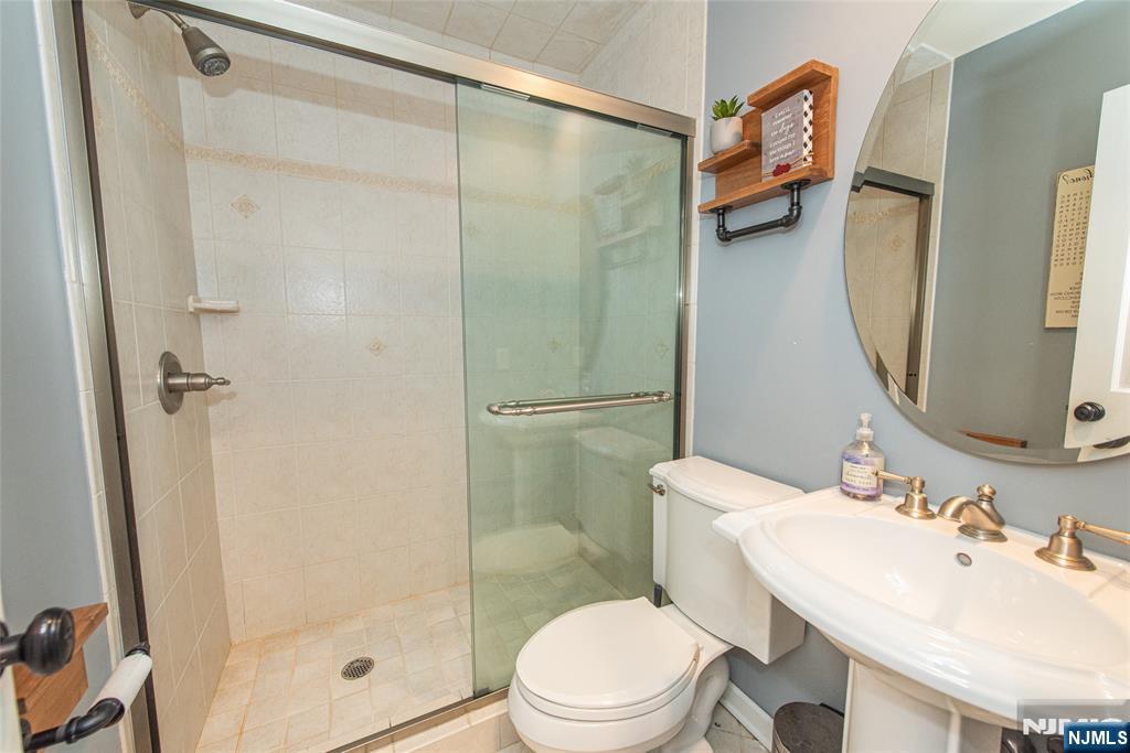 18 Stonycroft Road Wayne, NJ 07470 - Photo 26 of 40