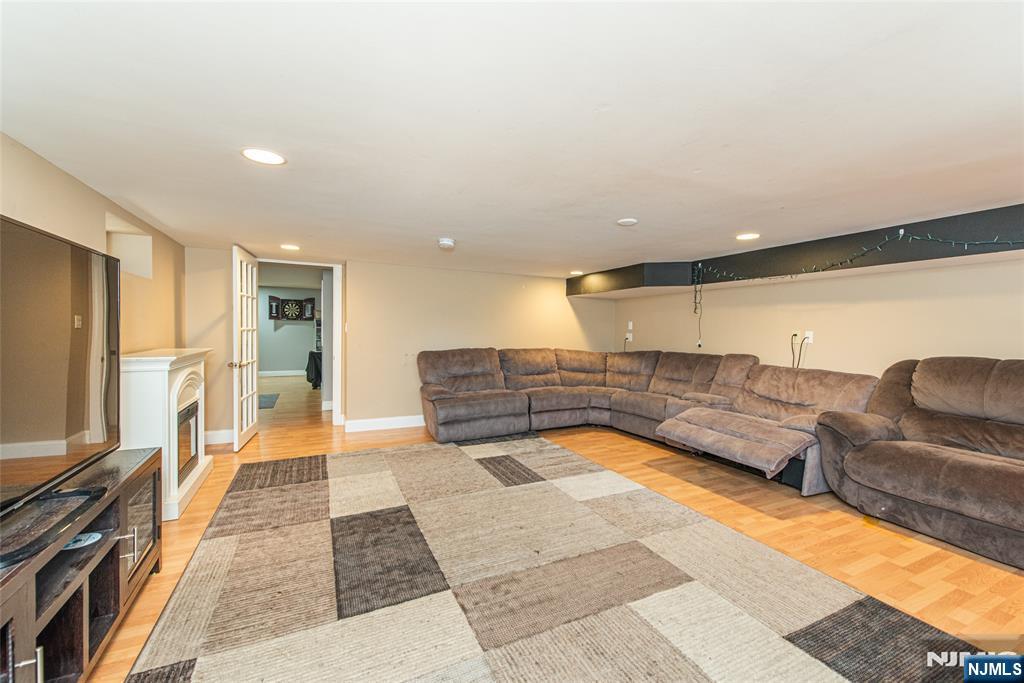 18 Stonycroft Road Wayne, NJ 07470 - Photo 28 of 40