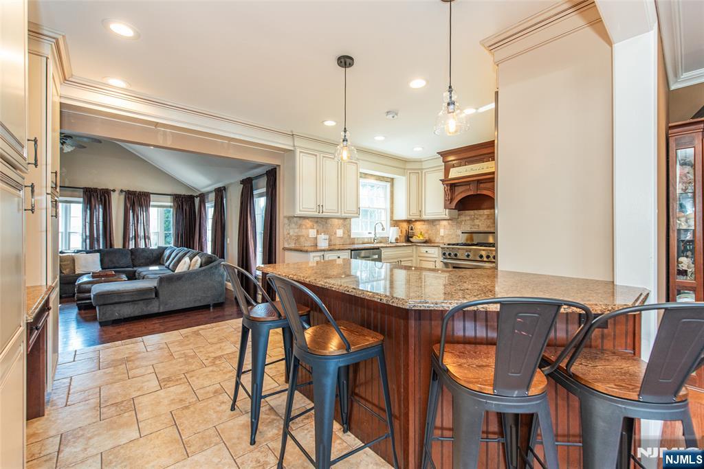 18 Stonycroft Road Wayne, NJ 07470 - Photo 5 of 40