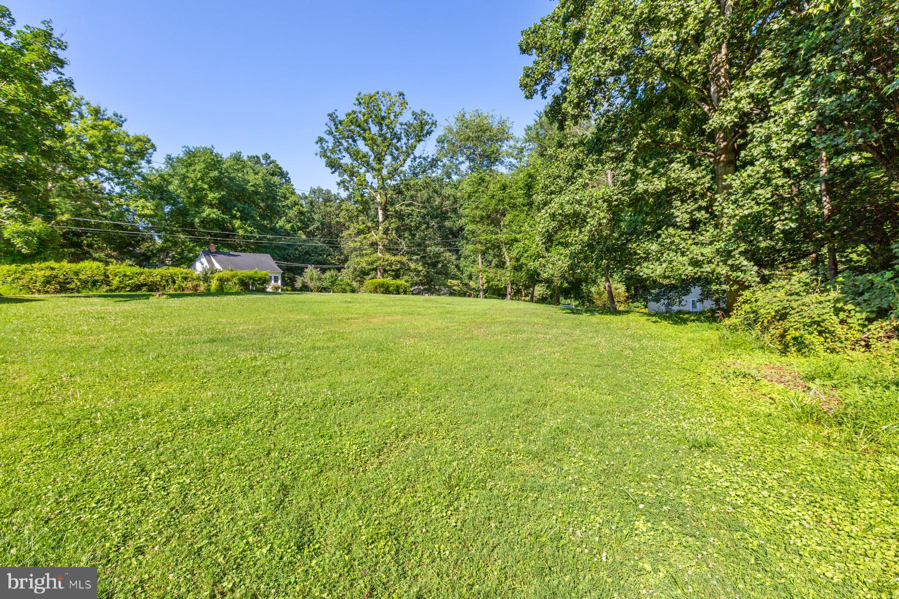 11947 Marmary Road Gaithersburg, MD 20878 - Photo 10 of 16 Ground Property View Right Rear