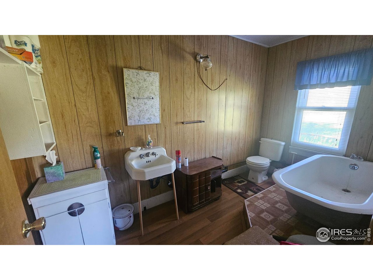 1364 Redbluff Road Livermore, CO 80536 - Photo 21 of 26 a bathroom with a sink and a mirror