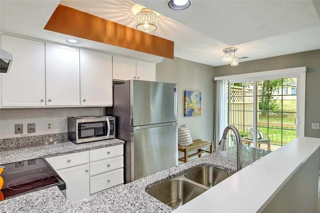 $394,500 | 75 Valley Green Court, Unit C, North Providence, RI 02904