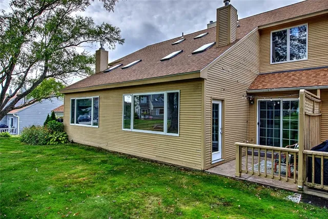 $394,500 | 75 Valley Green Court, Unit C, North Providence, RI 02904