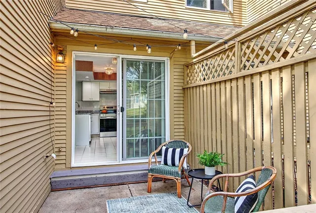 $394,500 | 75 Valley Green Court, Unit C, North Providence, RI 02904