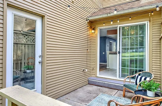 $394,500 | 75 Valley Green Court, Unit C, North Providence, RI 02904