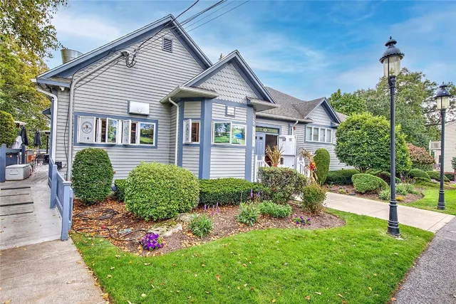 $394,500 | 75 Valley Green Court, Unit C, North Providence, RI 02904