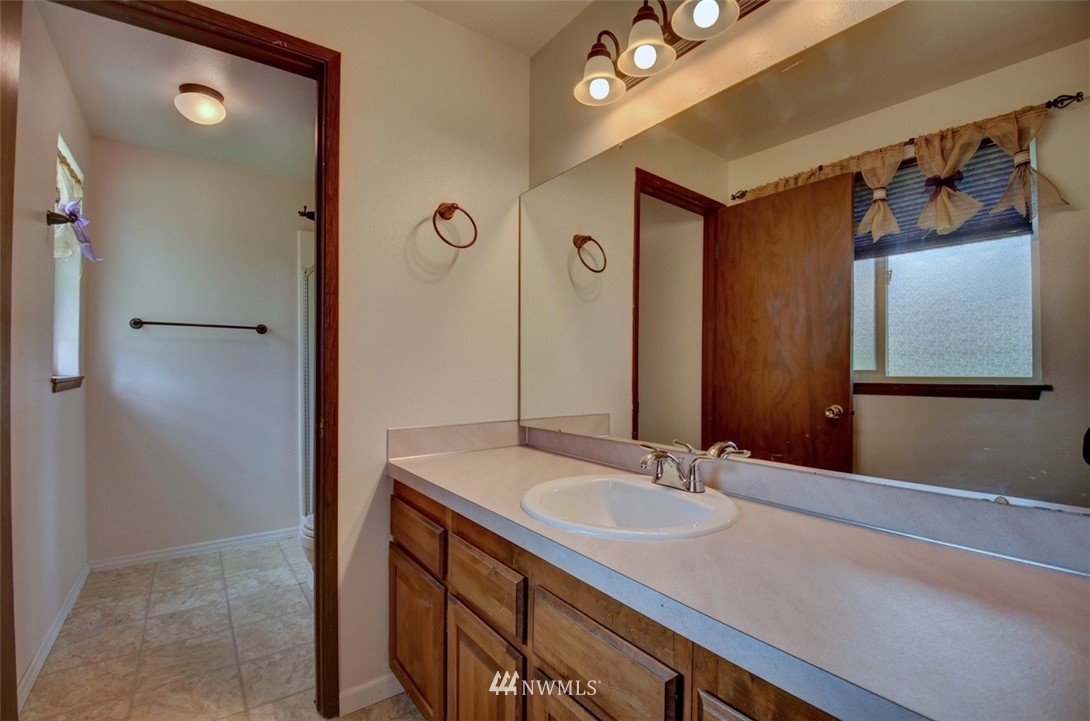 13633 Vail Cut Off Road Southeast Rainier, WA 98576 - Photo 9 of 28