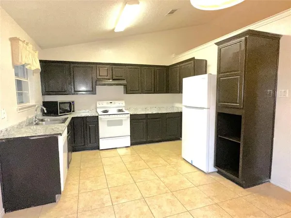 $1,800 | 769 Windridge Lane, Burleson, TX 76028