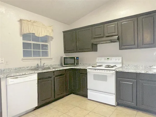 $1,800 | 769 Windridge Lane, Burleson, TX 76028