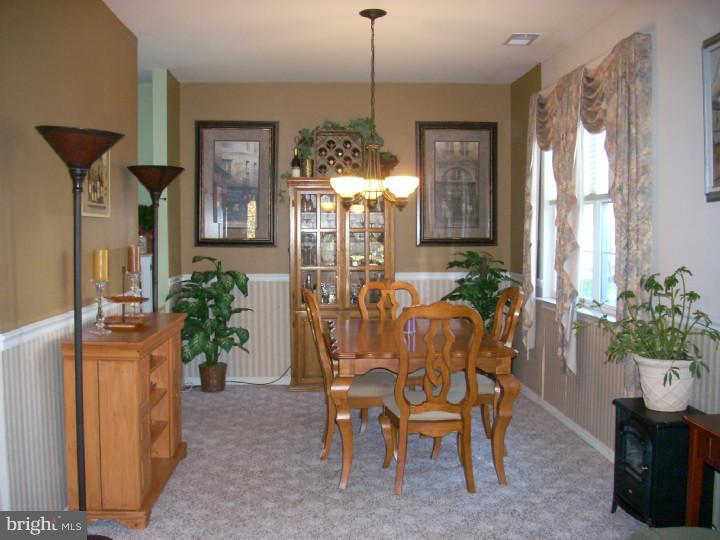 49 Manley Road Pennington, NJ 08534 - Photo 3 of 23
