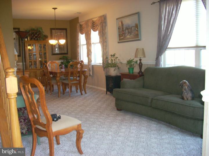 49 Manley Road Pennington, NJ 08534 - Photo 4 of 23