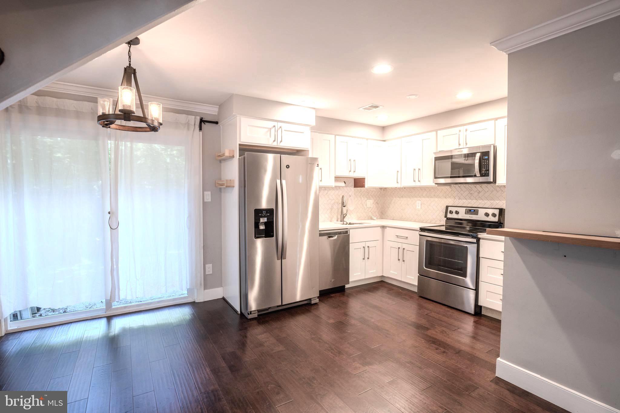 12138 Captiva Court Reston, VA 20191 - Photo 4 of 20