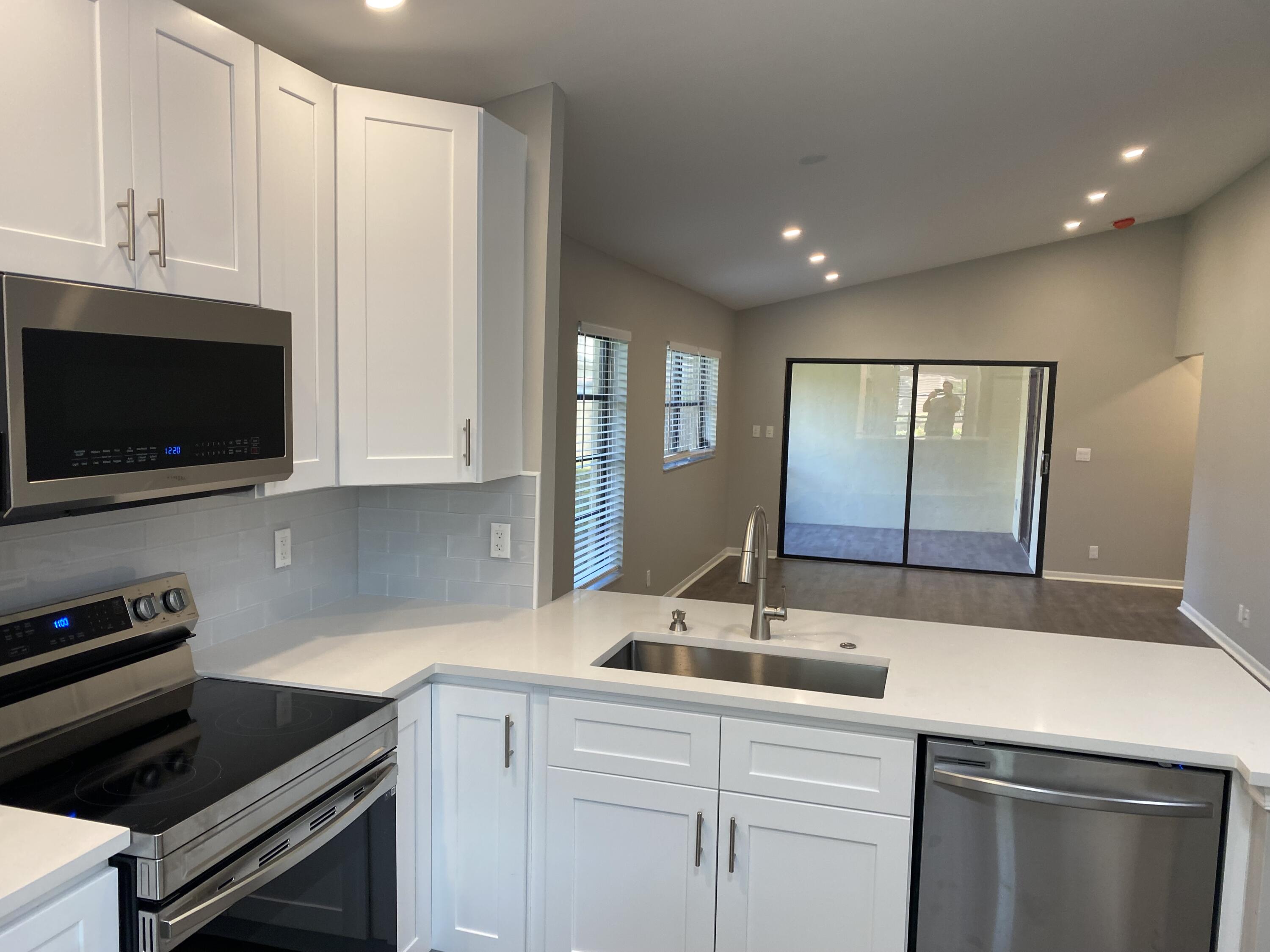 8095 Windgate Drive Boca Raton, FL 33496 - Photo 11 of 28 Kitchen