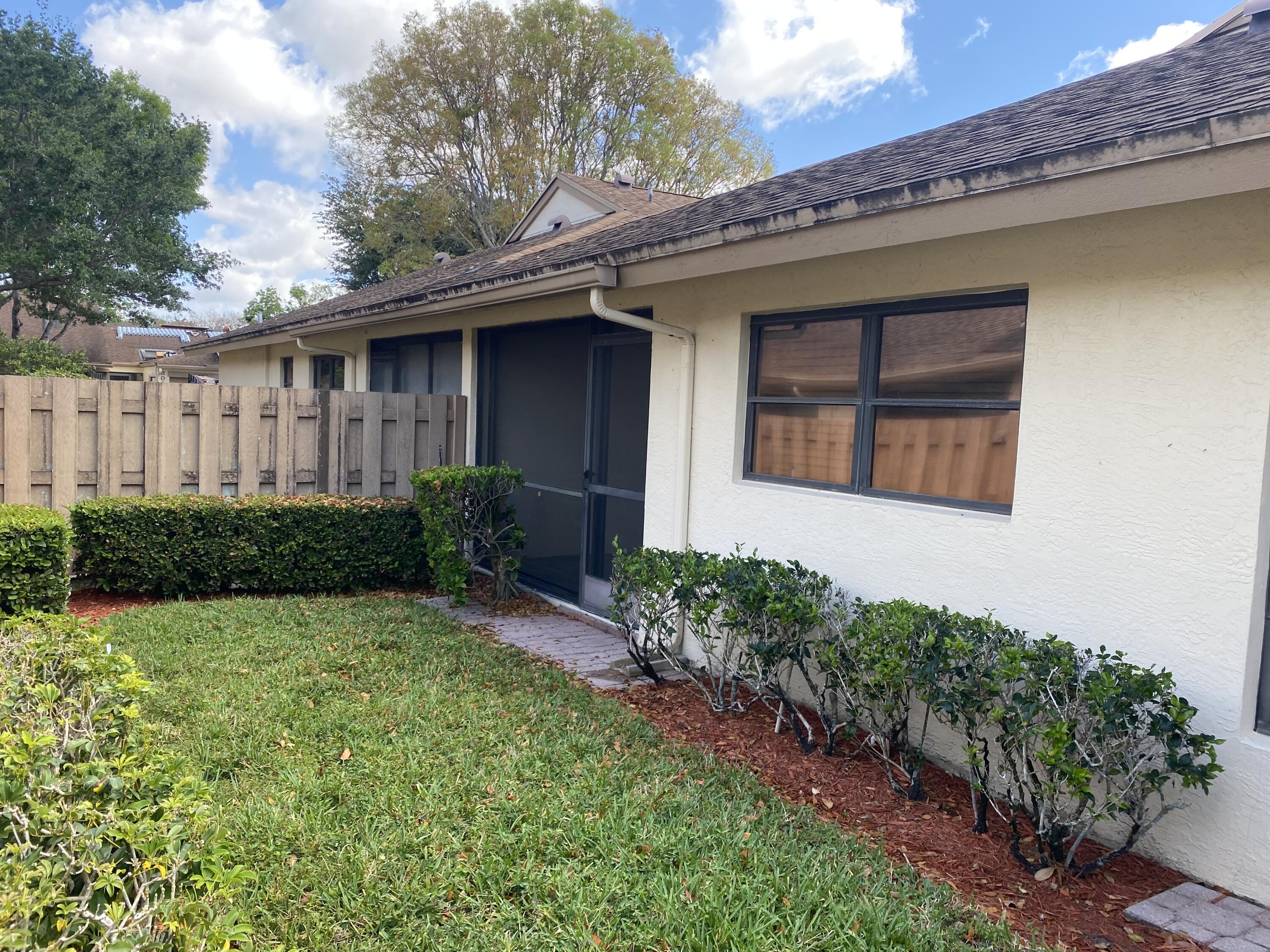 8095 Windgate Drive Boca Raton, FL 33496 - Photo 25 of 28 Side Yard