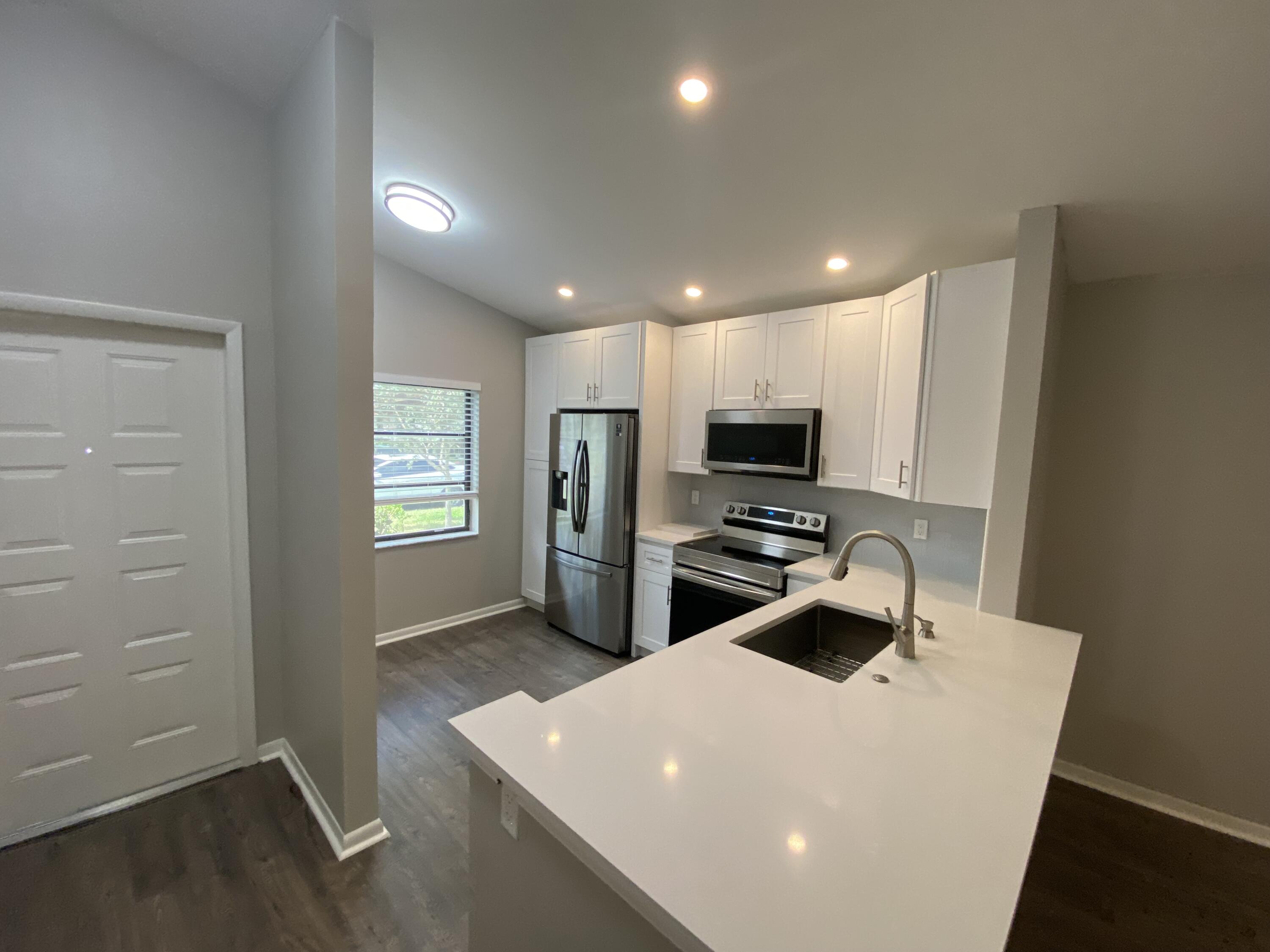 8095 Windgate Drive Boca Raton, FL 33496 - Photo 10 of 28 Kitchen