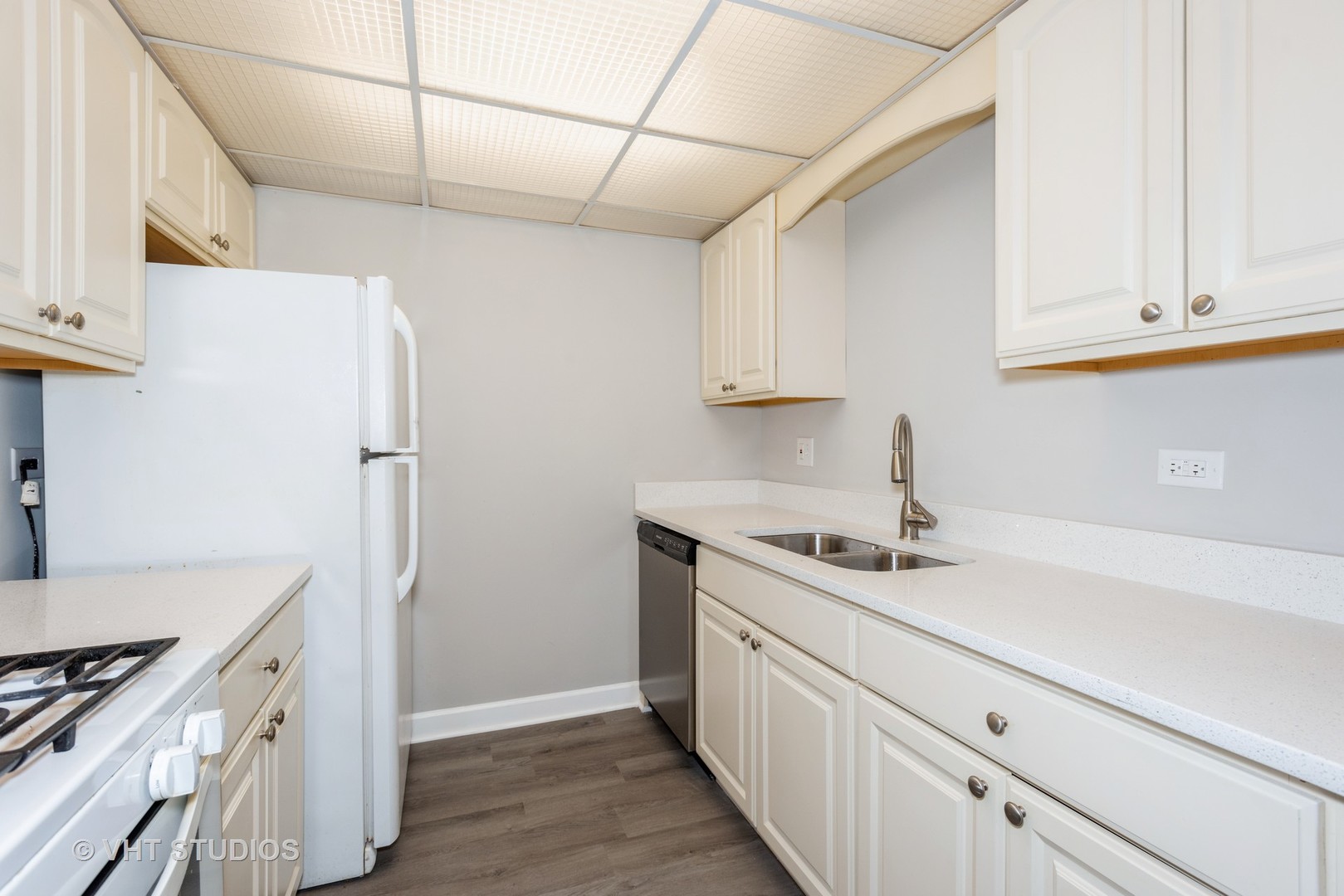 258 East Bailey Road, Unit H Naperville, IL 60565 - Photo 8 of 13 a kitchen with stainless steel appliances granite countertop a sink stove and refrigerator