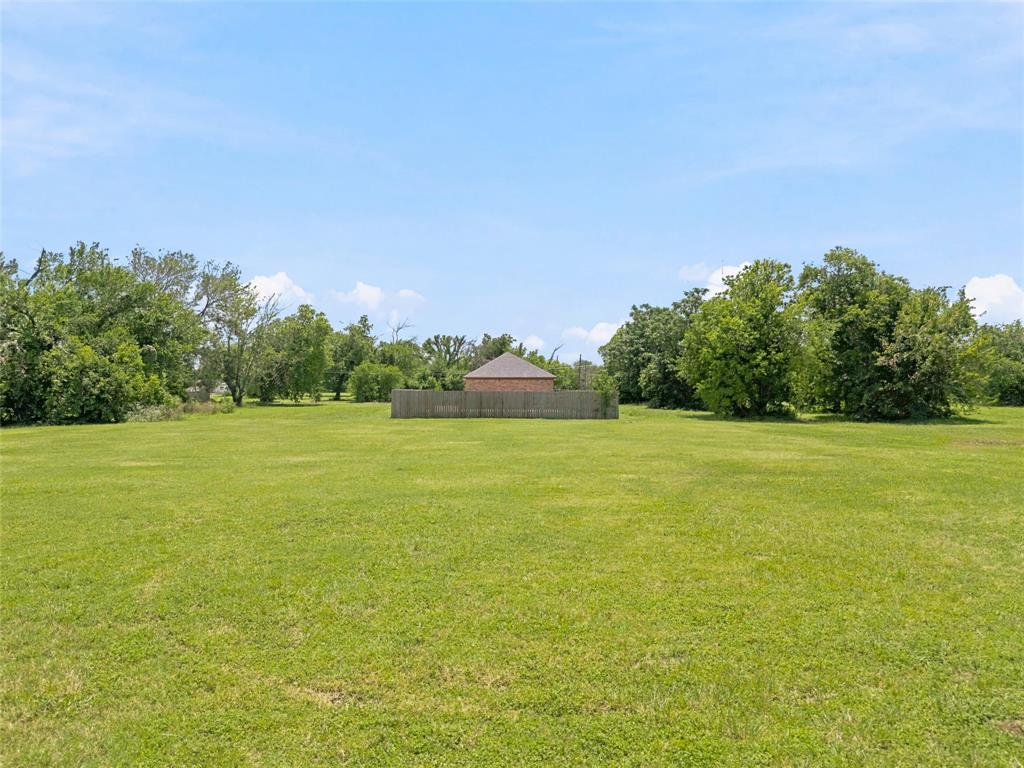 2825 South 7th Street Waco, TX 76706 - Photo 4 of 11 a view of a field with an ocean