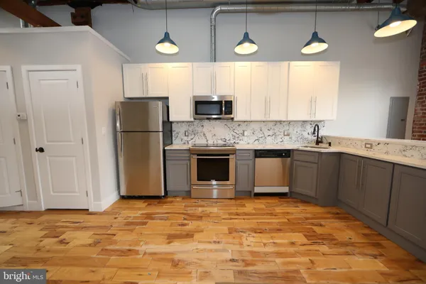 $1,800 | 1822 East Glenwood Avenue, Unit 205, Philadelphia, PA 19134