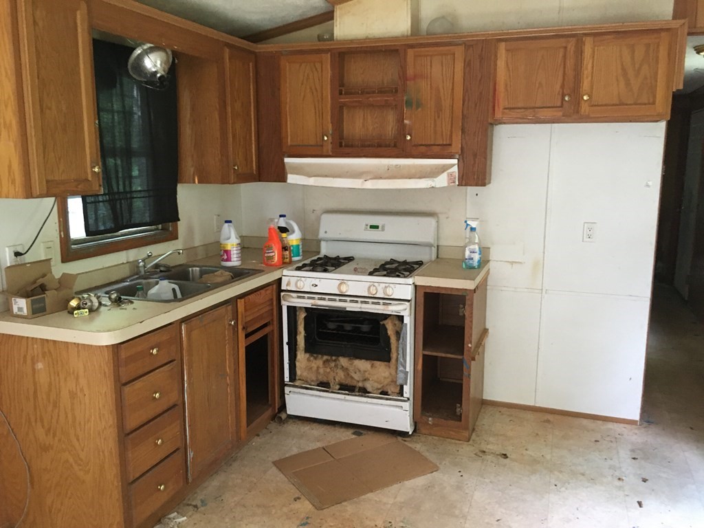 140 Holtshire Road Orange, MA 01364 - Photo 4 of 7 Gallery Image 4