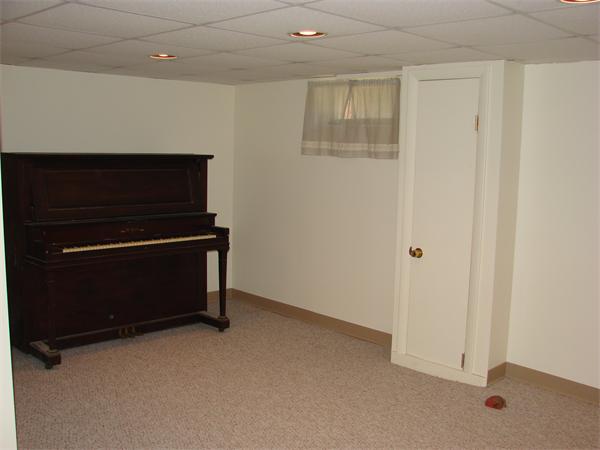13 Lincoln Road Peabody, MA 01960 - Photo 12 of 14 Gallery Image 12