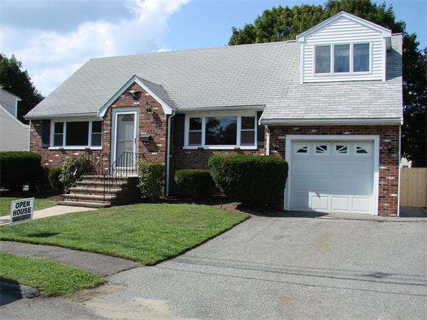 13 Lincoln Road Peabody, MA 01960 - Photo 2 of 14 Gallery Image 2