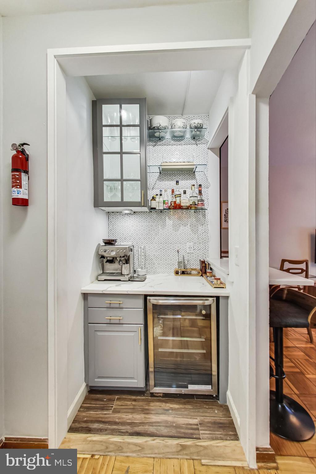 1 Scott Circle Northwest, Unit 20 Washington, DC 20005 - Photo 14 of 37 a kitchen with a stove and a window