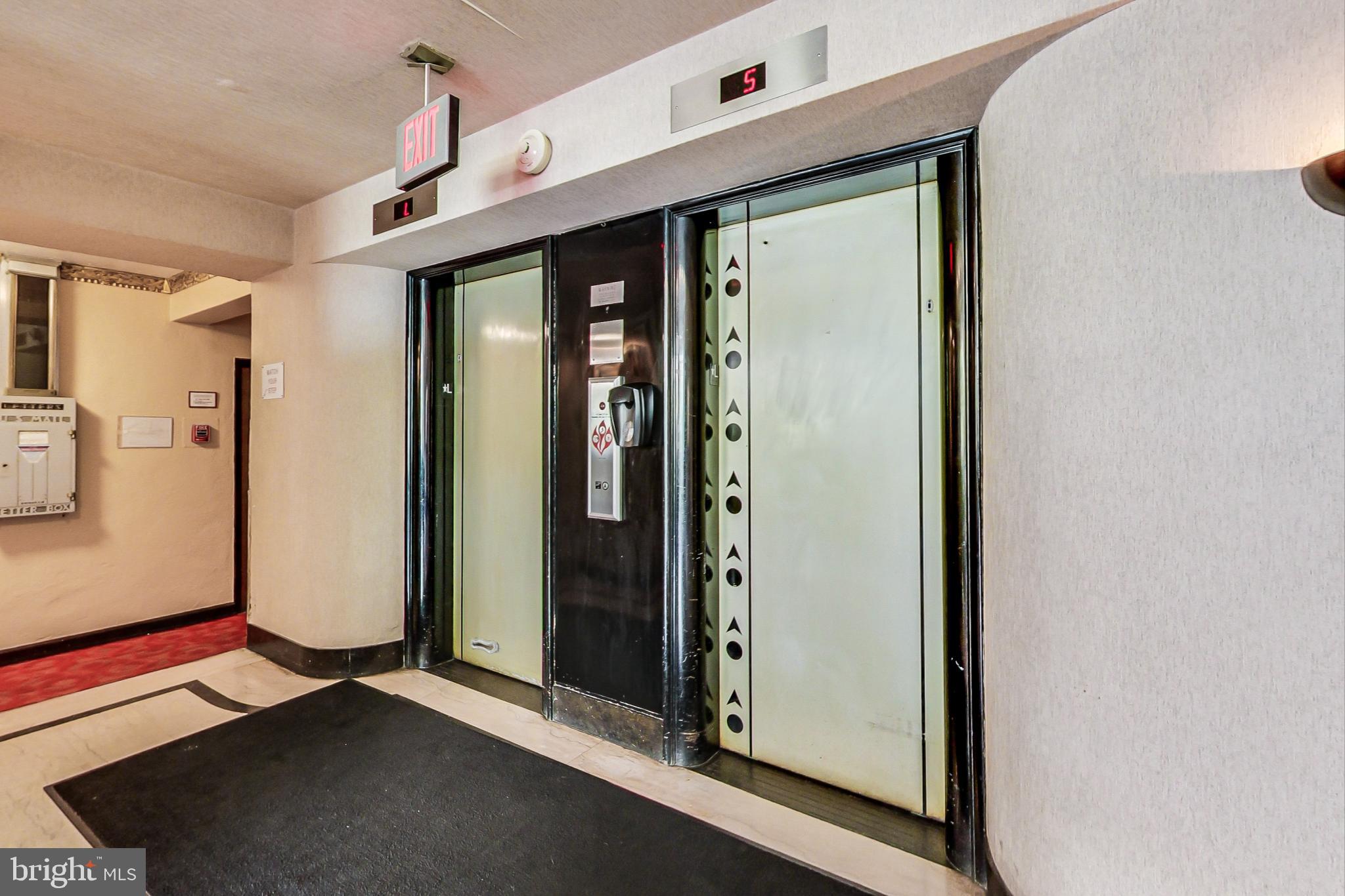 1 Scott Circle Northwest, Unit 20 Washington, DC 20005 - Photo 3 of 37 a view of a room with an entryway