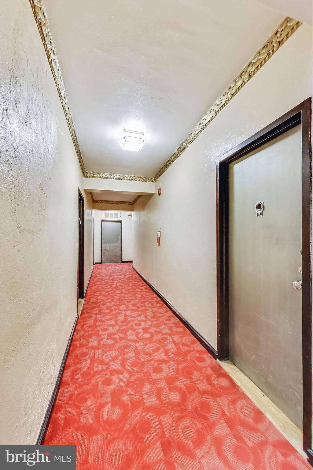 1 Scott Circle Northwest, Unit 20 Washington, DC 20005 - Photo 4 of 37 a very nice looking room with a large window