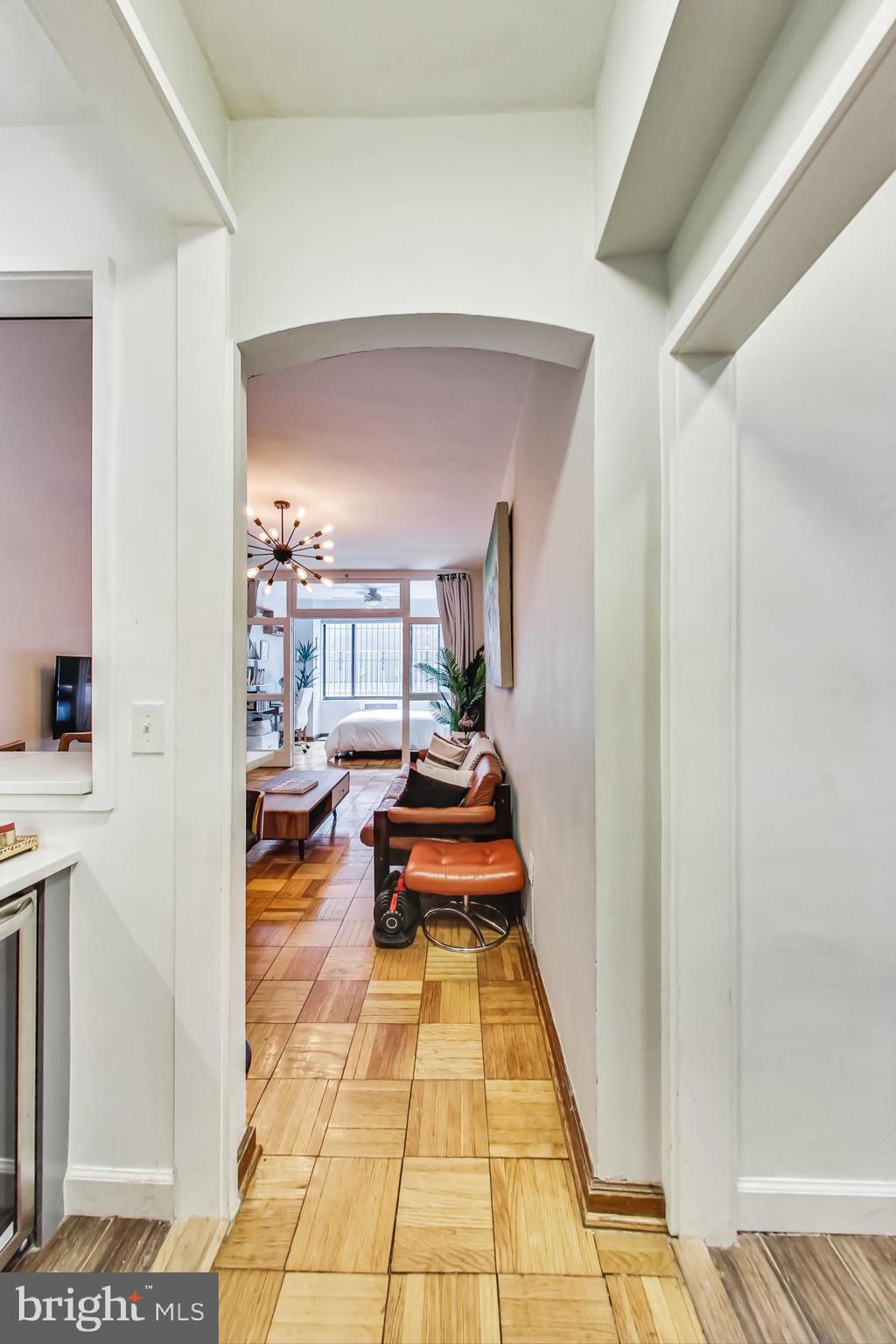 1 Scott Circle Northwest, Unit 20 Washington, DC 20005 - Photo 5 of 37 a lobby with furniture and rug