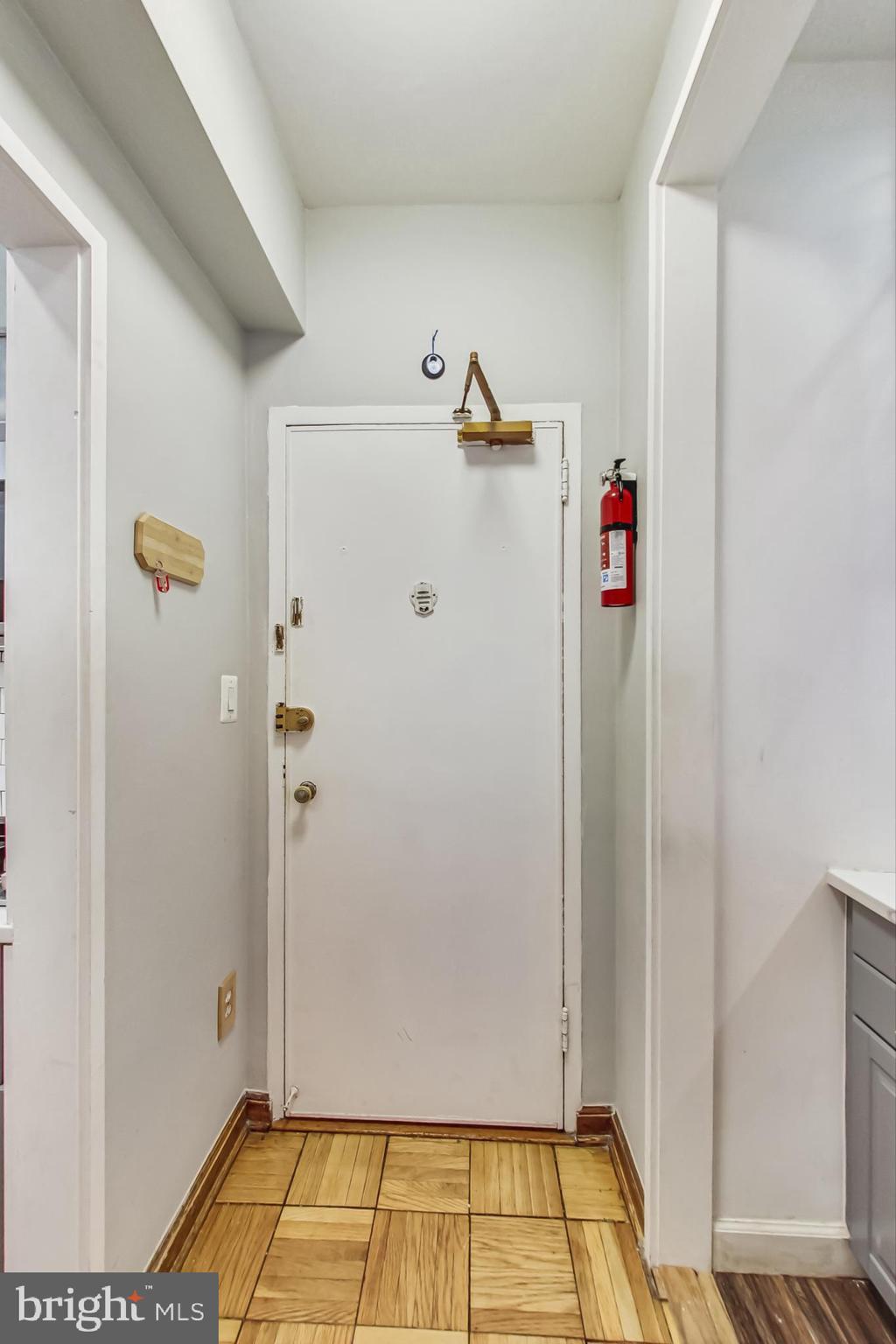 1 Scott Circle Northwest, Unit 20 Washington, DC 20005 - Photo 6 of 37 a view of bathroom