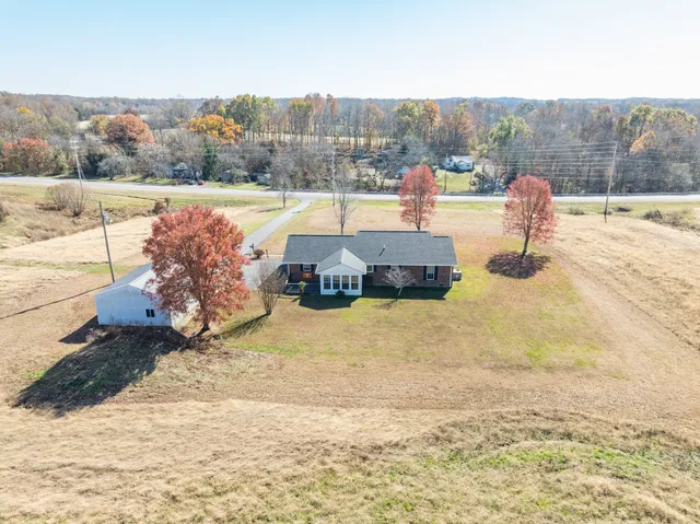 $489,600 | 3811 State Rte 52, Bethpage, TN 37022