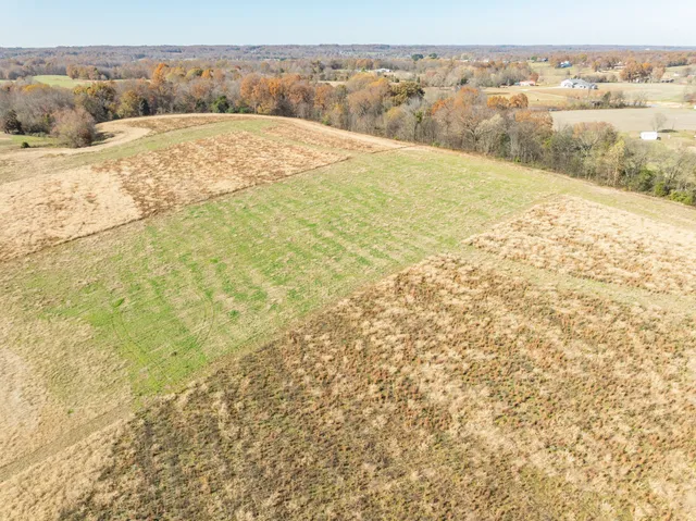 $489,600 | 3811 State Rte 52, Bethpage, TN 37022