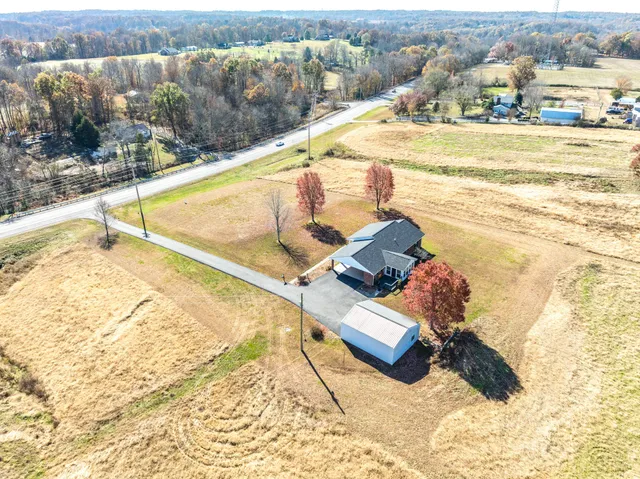 $489,600 | 3811 State Rte 52, Bethpage, TN 37022
