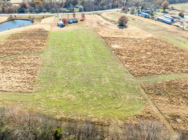 $489,600 | 3811 State Rte 52, Bethpage, TN 37022