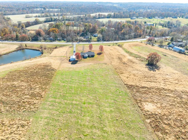 $489,600 | 3811 State Rte 52, Bethpage, TN 37022