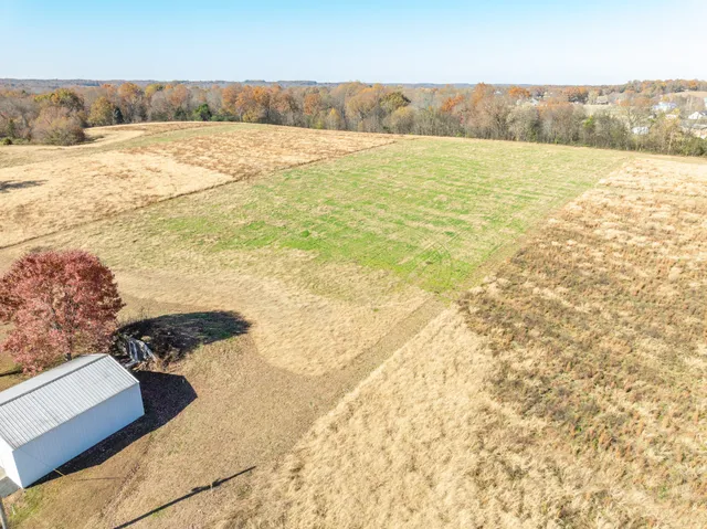 $489,600 | 3811 State Rte 52, Bethpage, TN 37022