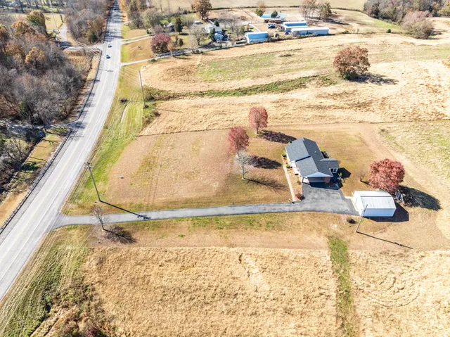 $489,600 | 3811 State Rte 52, Bethpage, TN 37022