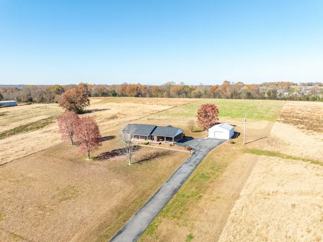 $489,600 | 3811 State Rte 52, Bethpage, TN 37022
