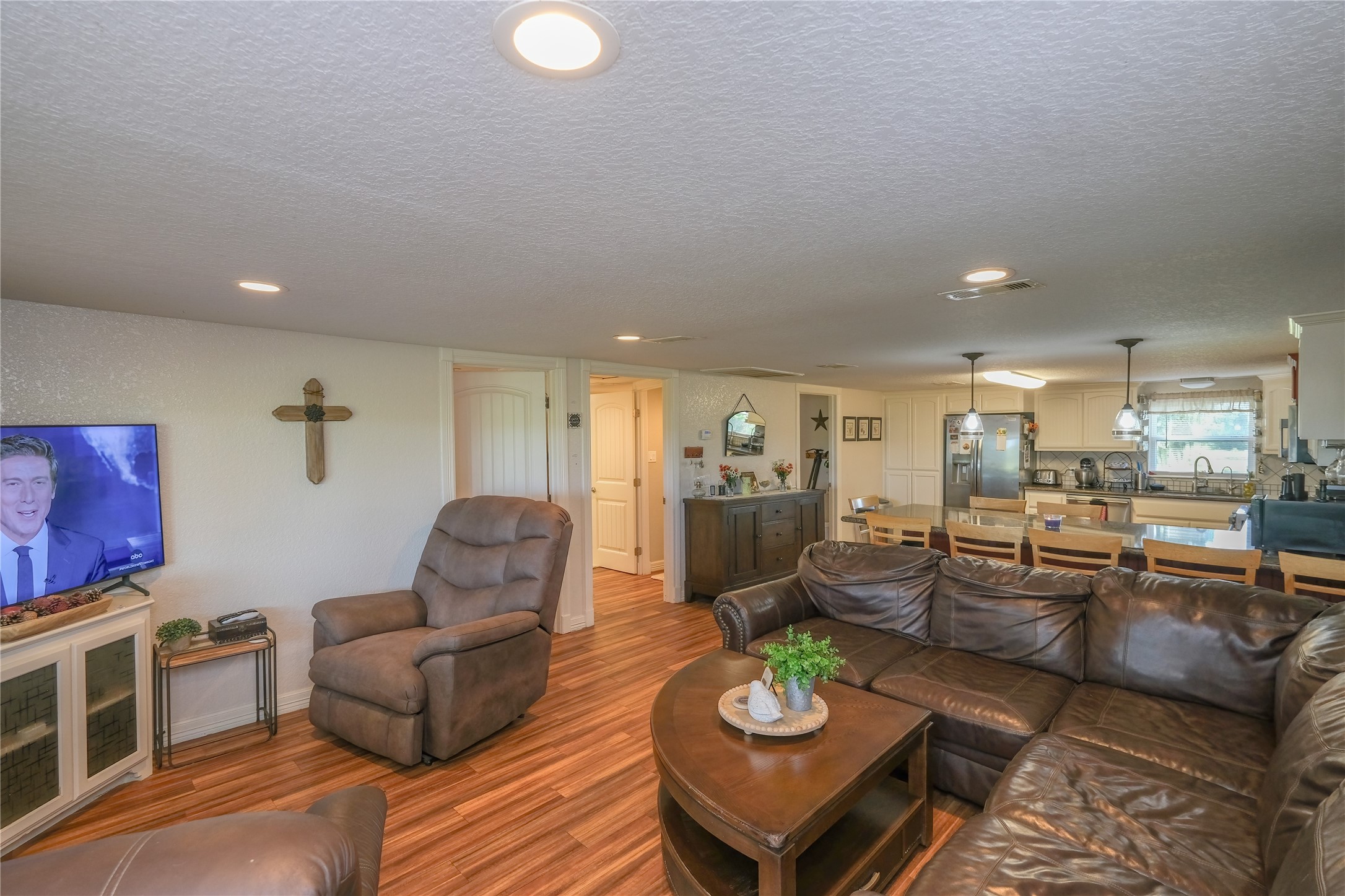 29523 County Road 25 Damon, TX 77430 - Photo 12 of 42 Family Room View 3