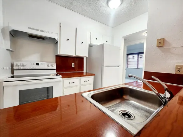 $1,700 | 1225 Northeast 124th Street, Unit 29C, North Miami, FL 33161
