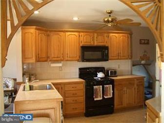 737 Longstreth Road Warminster, PA 18974 - Photo 7 of 12 Kitchen