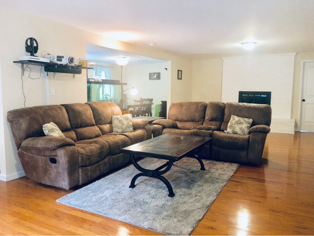 1097 Haw Ridge Road Piney Flats, TN 37686 - Photo 14 of 36 Living Room