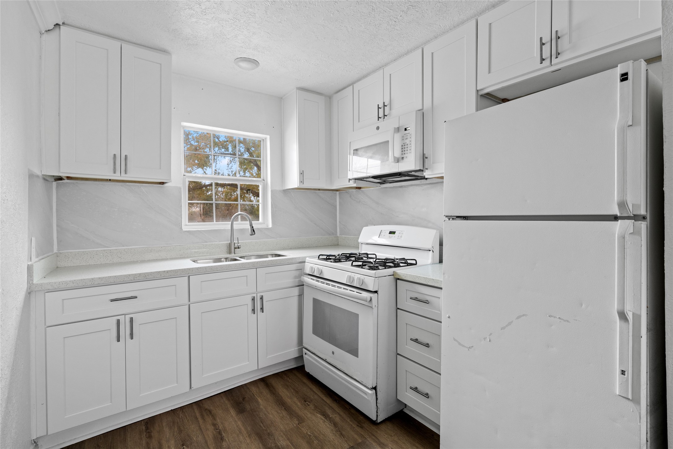 923 B Knight Street, Unit A2 Houston, TX 77022 - Photo 2 of 7