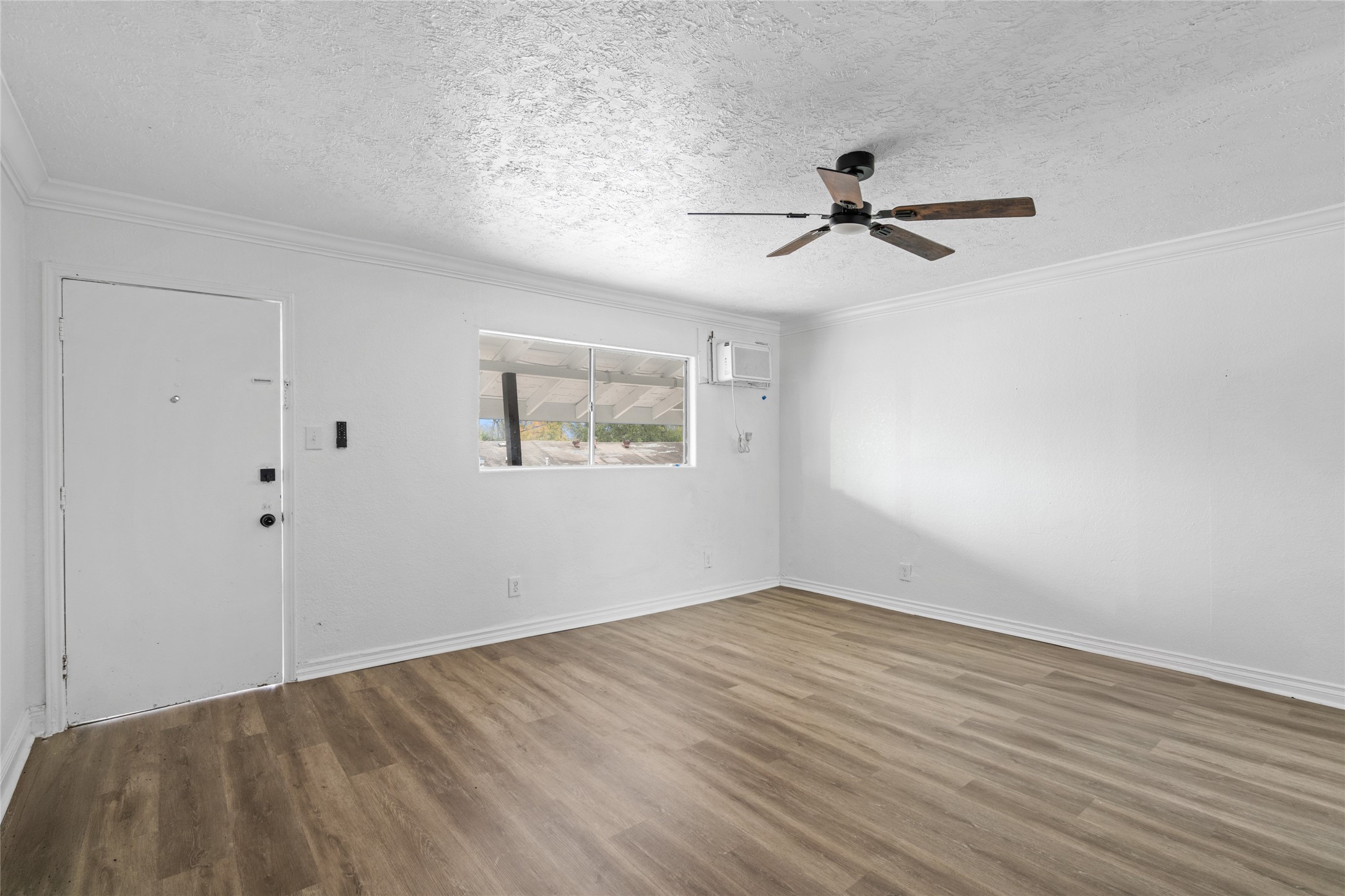 923 B Knight Street, Unit A2 Houston, TX 77022 - Photo 3 of 7