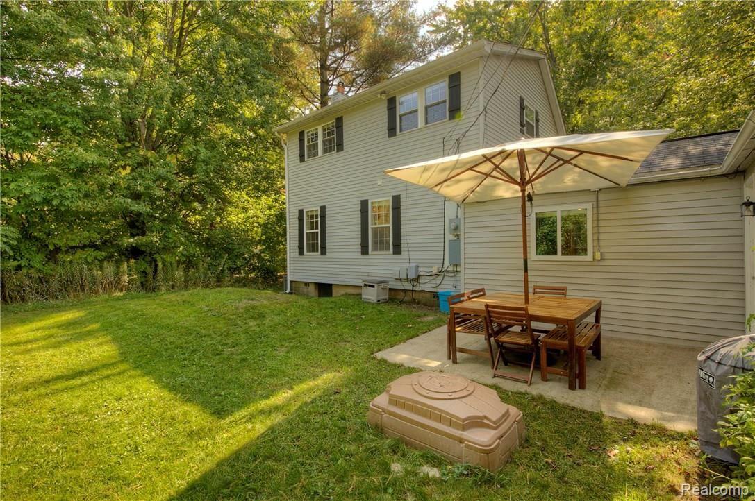 39510 Koppernick Road Canton, MI 48187 - Photo 29 of 31 27 Back.jpg