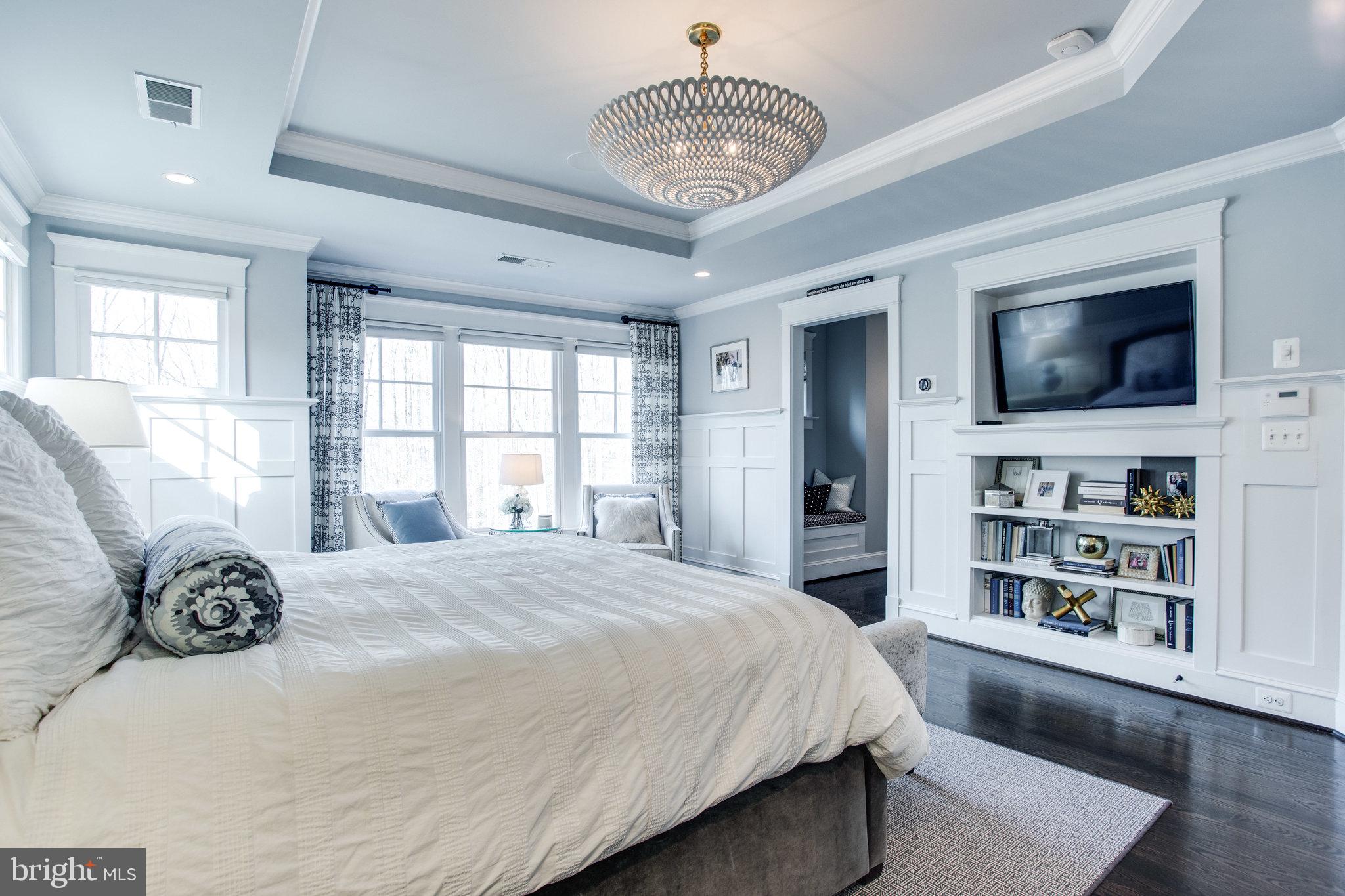 248 Springvale Road Great Falls, VA 22066 - Photo 51 of 84 Built-ins & tray ceiling details