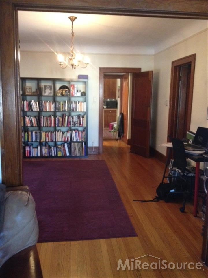 965 Nottingham Road Grosse Pointe, MI 48230 - Photo 7 of 9 31167722-6.JPG
