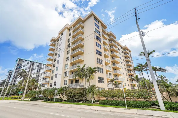 $2,950 | 1401 South Ocean Drive, Unit 402, Hollywood, FL 33019